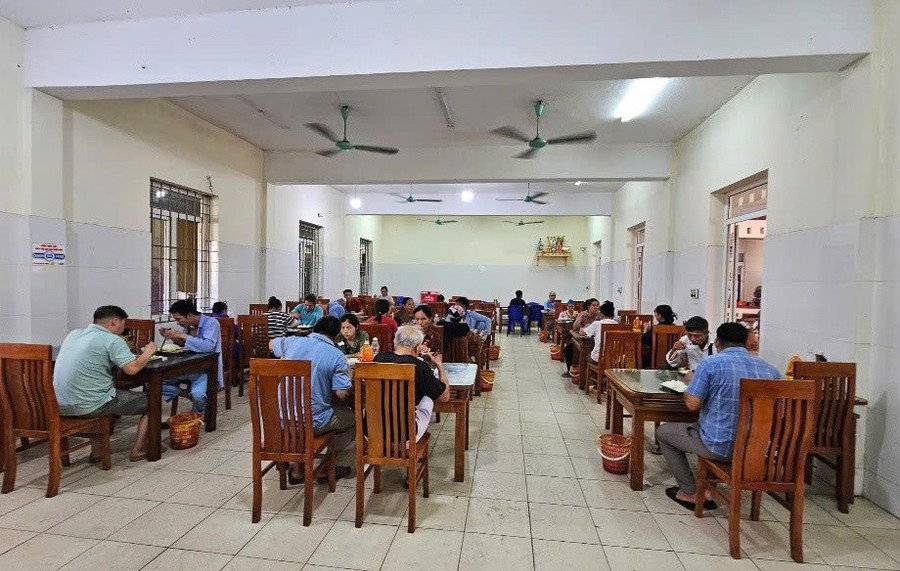 Bếp ăn của Bệnh viện Đa khoa khu vực Ngọc Lặc bị tạm dừng để hoàn tất thủ tục pháp lý. giam-doc-benh-vien-chiu-trach-nhiem-toan-dien.jpg
