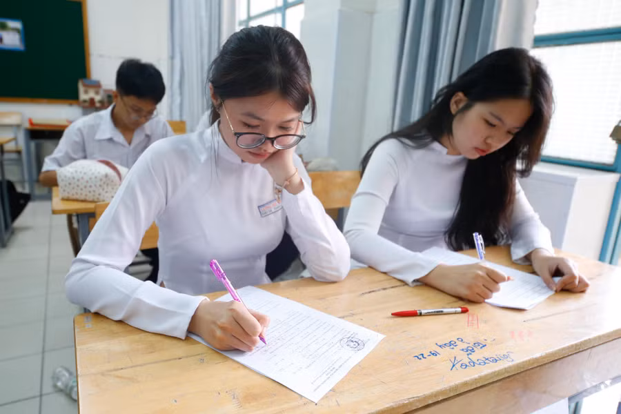 Thí sinh trong giờ thi môn ngữ văn Kỳ thi tốt nghiệp THPT 2024. Ảnh: INT