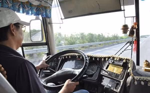 Nhiều doanh nghiệp, nhà xe lo sợ ảnh hưởng hoạt động kinh doanh về quy định số giờ lái xe liên tục đối với tài xế. 