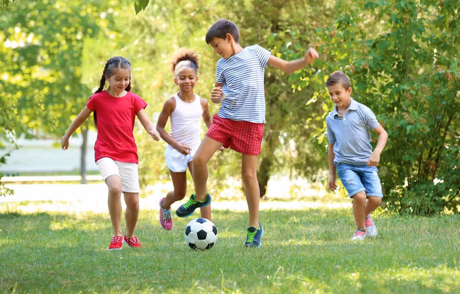 Lệnh cấm điện thoại giúp trẻ em Brazil tận hưởng trò chơi ngoài trời.