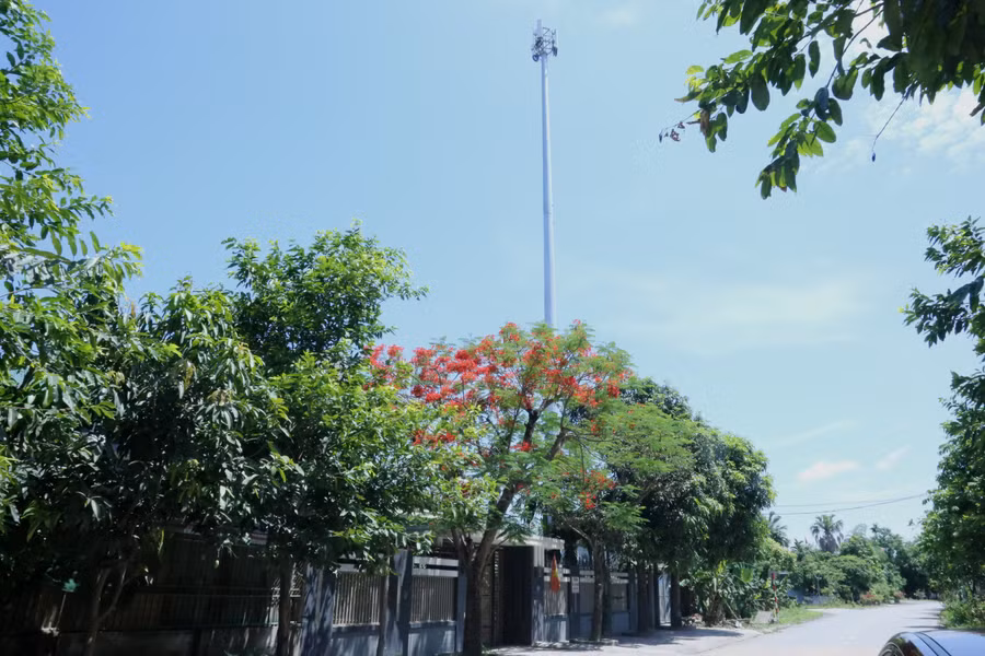 Trạm phát sóng BTS của Công ty CP Tập đoàn Sao Vàng xây dựng trái phép tại phường Thành Sen (Hà Tĩnh). Ảnh: T.H