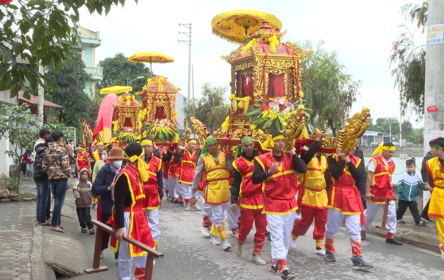 Hội làng Lạc Tràng. Ảnh: INT. nhung-vui-khuat-cua-vung-dat-hoc-tung-san-sinh-5-vi-dai-khoa-2.jpg