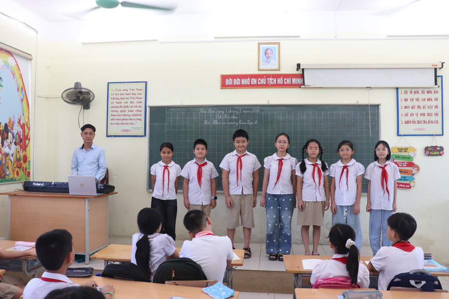 nhac-si-nha-giao-nguyen-tien-hung-buc-giang-hoa-nhip-cung-san-khau-4.jpg