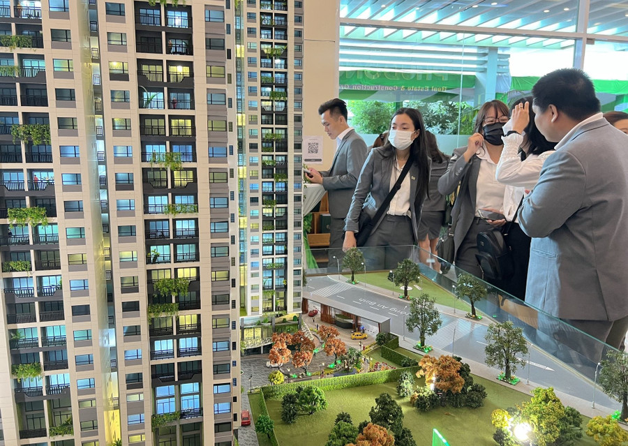 Nghị quyết 68-NQ/TW được kỳ vọng tháo gỡ khó khăn cho thị trường bất động sản, thúc đẩy tăng trưởng kinh tế. Ảnh minh họa: INT thao-go-nut-that-phap-ly-bat-dong-san-2.jpg