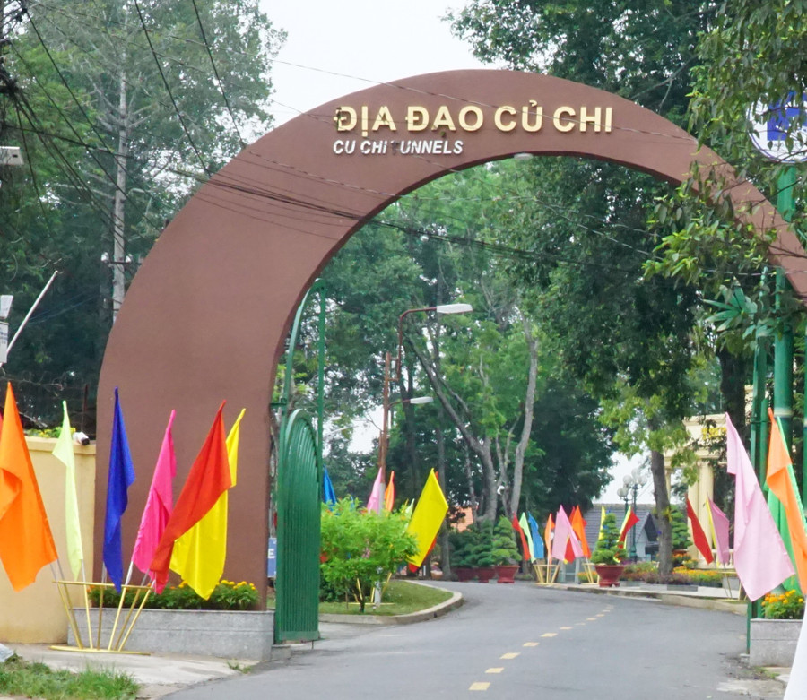 Khu địa đạo Bến Dược (ấp Phú Hiệp, Phú Mỹ Hưng, Củ Chi) mừng 50 năm thống nhất đất nước. Ảnh: Bình Thanh.