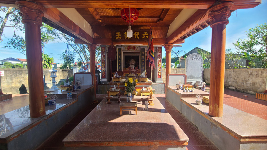 Bên trong khuôn viên quần thể đền thờ và lăng mộ Nguyễn Hoành Từ. nguyen-hoanh-tu-hoang-giap-tiet-nghia-giua-thoi-binh-dao-4.jpg