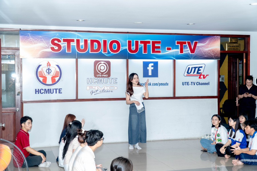 Phòng Truyền thông và Kênh UTE-TV thuộc Trường Đại học Sư phạm Kỹ thuật TPHCM gặp mặt các cộng tác viên mới năm học 2024 - 2025. Ảnh: PMO toa-soan-thu-nho-trong-truong-hoc-2.jpg
