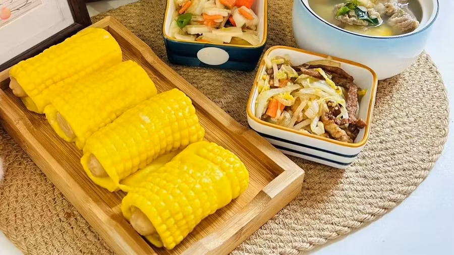 Hơn 230 học sinh Trung Quốc bị ngộ độc chì do bữa ăn tẩm màu công nghiệp.