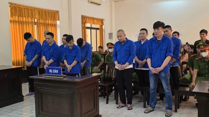Nhóm 14 thanh niên hỗn chiến trên Quốc lộ 80 lĩnh án. Ảnh: Văn Vũ.