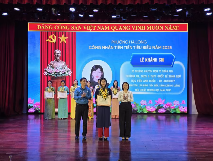 co-le-khanh-chi-xuat-sac-nhan-bang-khen-cua-ubnd-tinh-va-giay-khen-cua-so-gddt-quang-ninh.jpg