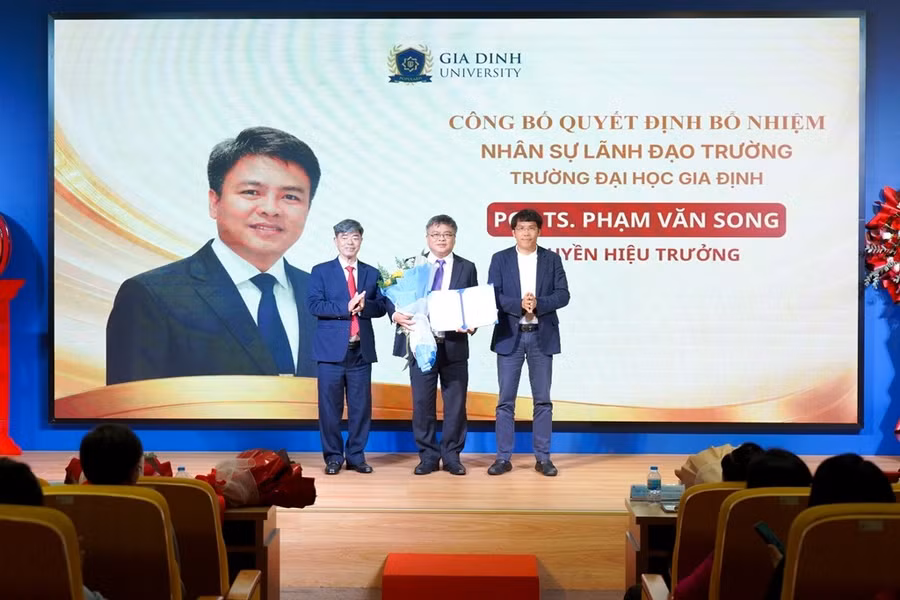 PGS.TS. Phạm Văn Song giữ chức Quyền Hiệu trưởng Trường Đại học Gia Định.