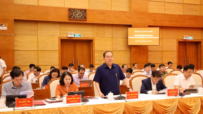 Ông Quản Minh Cường, Bí thư Tỉnh ủy Quảng Ninh phát biểu chỉ đạo tại buổi làm việc.