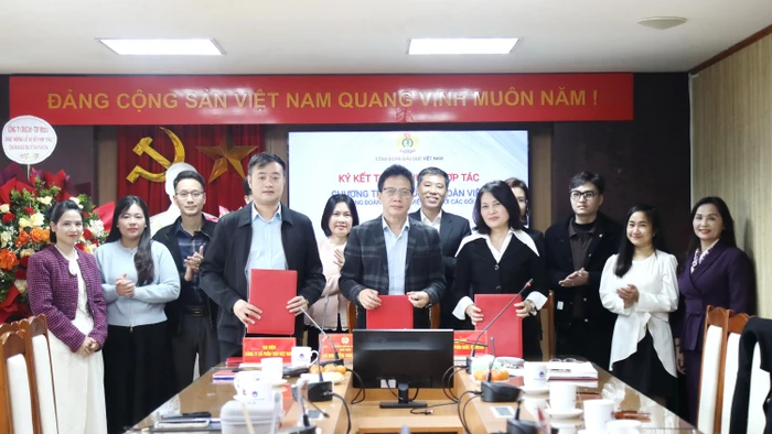 Công đoàn Giáo dục Việt Nam ký kết thỏa thuận hợp tác vì phúc lợi đoàn viên với các doanh nghiệp.