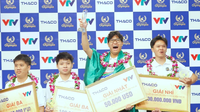 Chàng trai 'siêu dễ thương' mang vòng nguyệt quế Olympia về Hà Nội