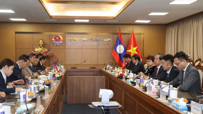 Quang cảnh buổi làm việc.