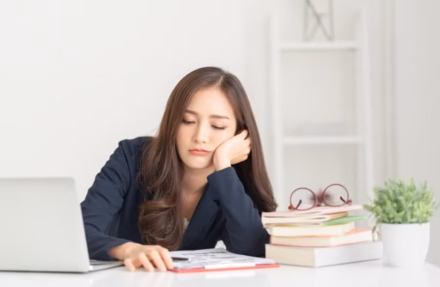 Thường xuyên buồn ngủ có thể liên quan đến việc mắc một số bệnh. (Ảnh: ITN)