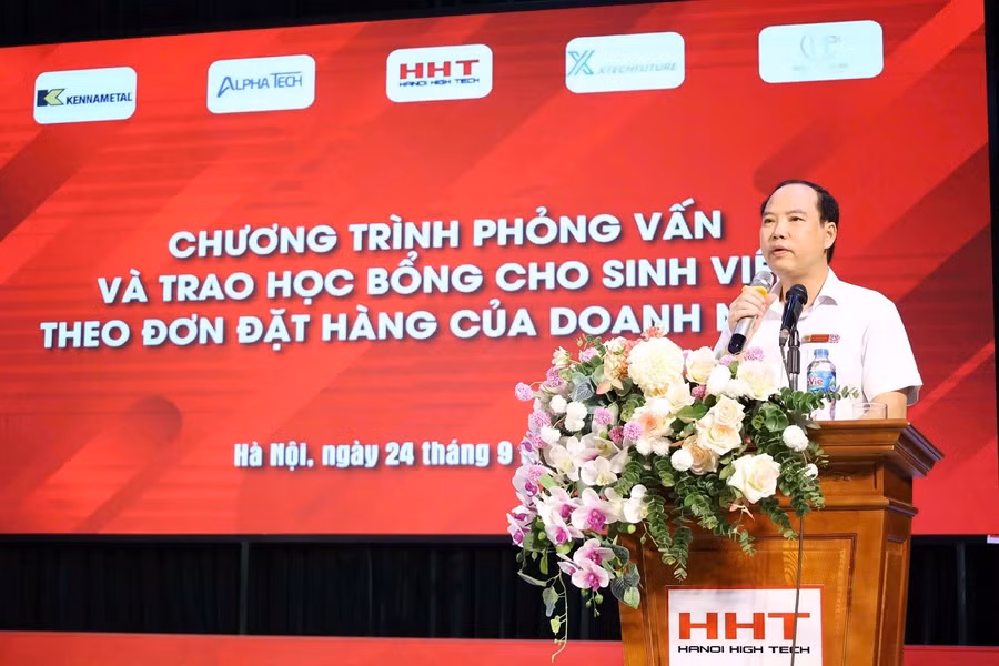 TS Lê Danh Quang – Phó Hiệu trưởng Nhà trường bày tỏ sự cảm ơn sâu sắc tới các doanh nghiệp đã tin tưởng, đồng hành cùng HHT trong đào tạo và giải quyết việc làm cho HSSV.
