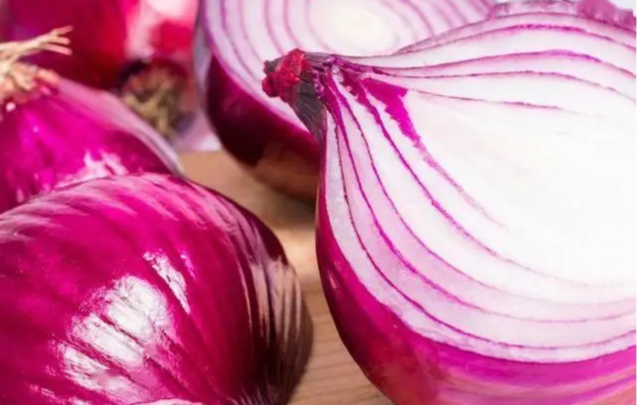 Chất quercetin trong hành tây giúp giảm mức cholesterol xấu, làm cho máu sạch hơn và giảm nguy cơ tắc nghẽn. (Ảnh: ITN)