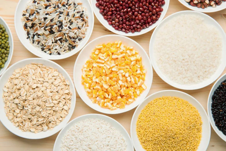 Thực phẩm giàu chất xơ, chẳng hạn như nhiều loại ngũ cốc và hạt, thường có hàm lượng axit phytic cao, đây là một trong những “chất kháng dinh dưỡng”. (Ảnh: ITN) 2-thuc-pham-giau-chat-xo.jpg