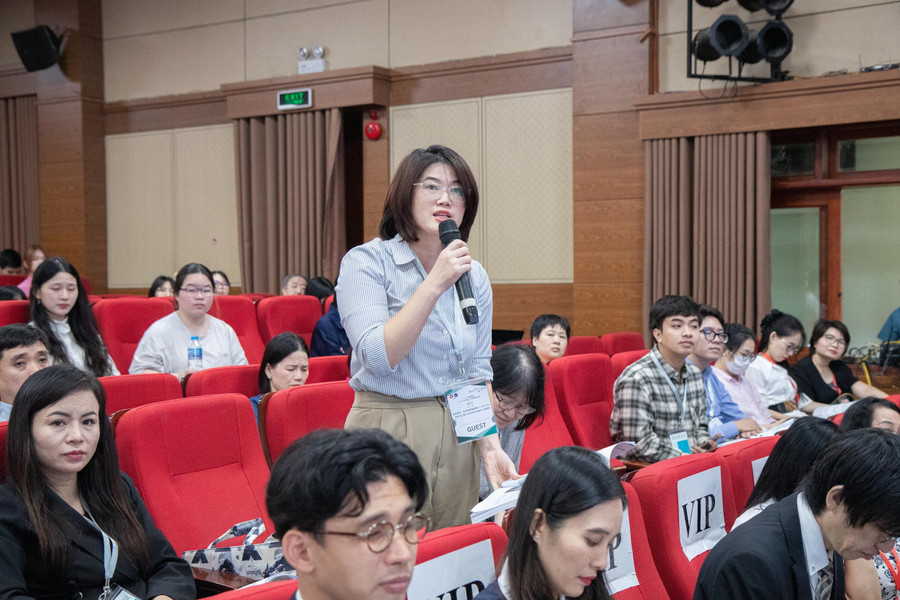 Đại biểu chia sẻ ý kiến. image015.jpg