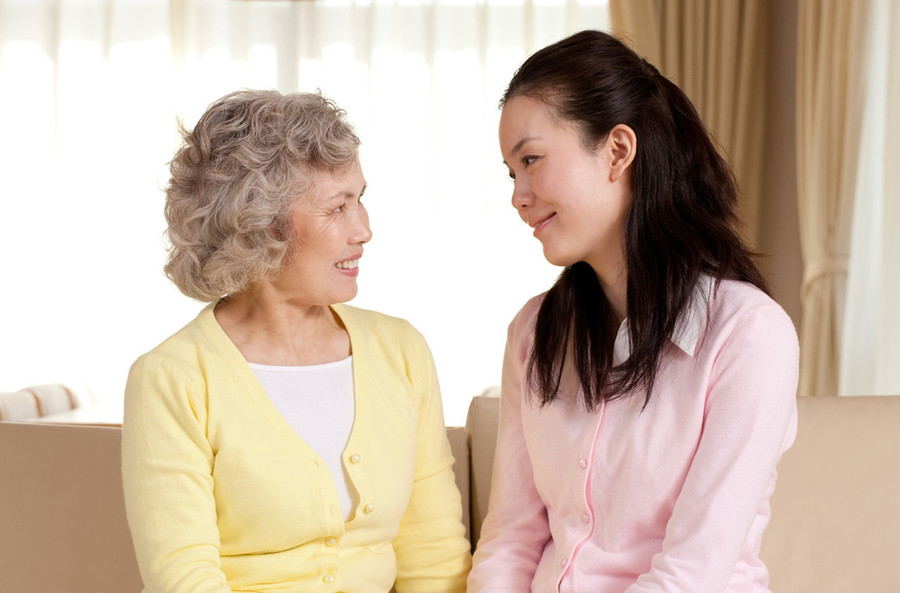 Chỉ khi ngồi lại và trò chuyện đúng mực, hai người mới có thể hiểu nhau hơn. (Ảnh: ITN). 2-chi-khi-ngoi-lai.jpg