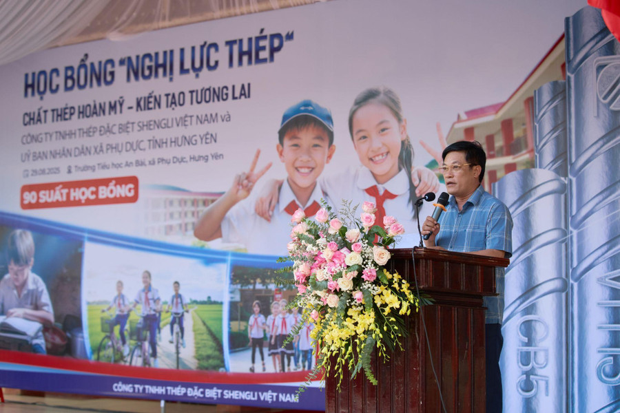 Ông Phạm Đức Thuận - Ủy viên Ban Thường vụ, Phó Chủ tịch Thường trực UBND xã Phụ Dực phát biểu khai mạc chương trình image003-7818.jpg