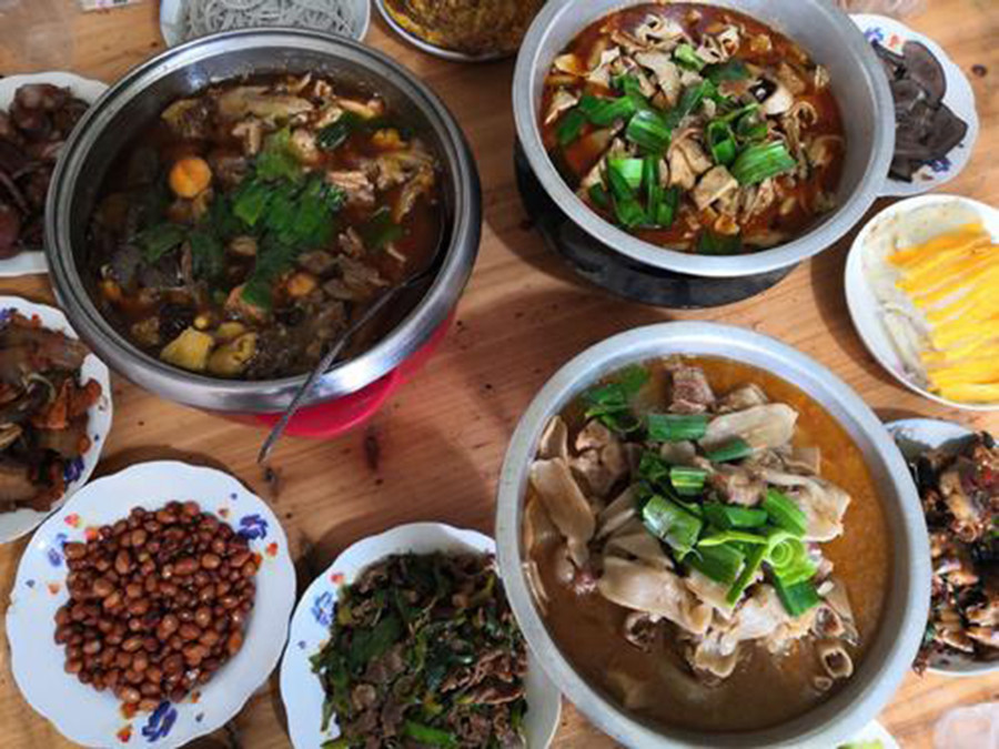 Nên đợi cho đến khi thực phẩm nguội ở nhiệt độ phòng rồi mới cho vào tủ lạnh. (Ảnh: ITN). 2-nen-doi-cho-den-khi.jpg