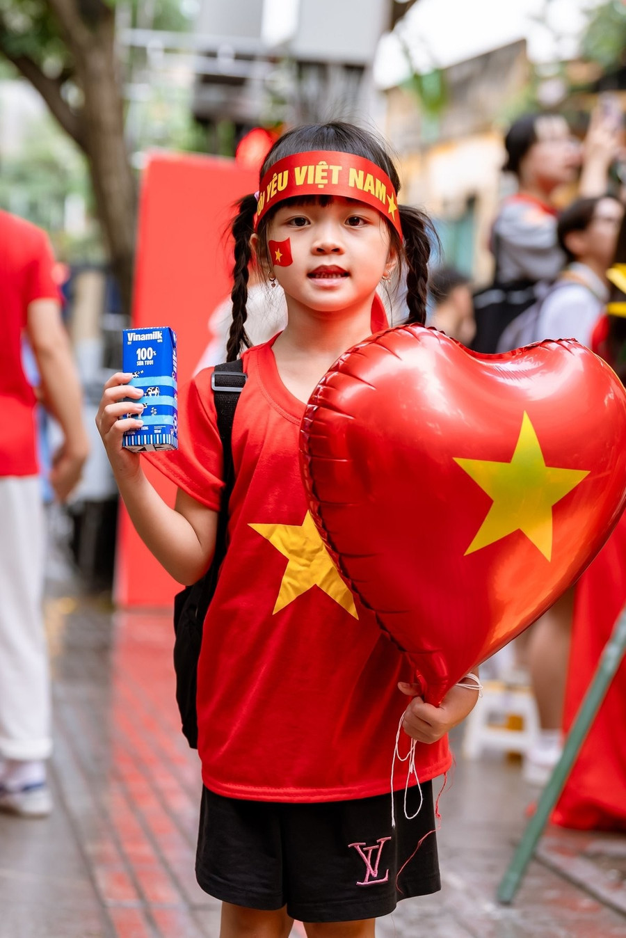 Những mầm non tham gia ngày hội lớn của dân tộc. Những chủ nhân tương lai của đất nước đang được chăm sóc đủ đầy, bằng dinh dưỡng và tri thức; bằng tình yêu, sự gìn giữ và niềm tin của cả một dân tộc dành cho tương lai.