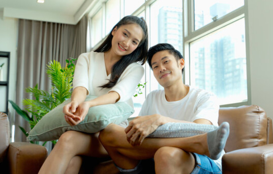 Quan hệ giữa hai người tốt hay xấu cũng giống như sự tương tác giữa giày và chân, cần phải cùng nhau khám phá và hòa hợp. (Ảnh: ITN). 1-song-chung-nhung-tach-biet.jpg