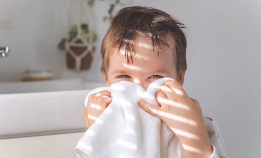 Ô nhiễm không khí có hại cho trẻ em nhiều hơn người lớn. (Ảnh: ITN)