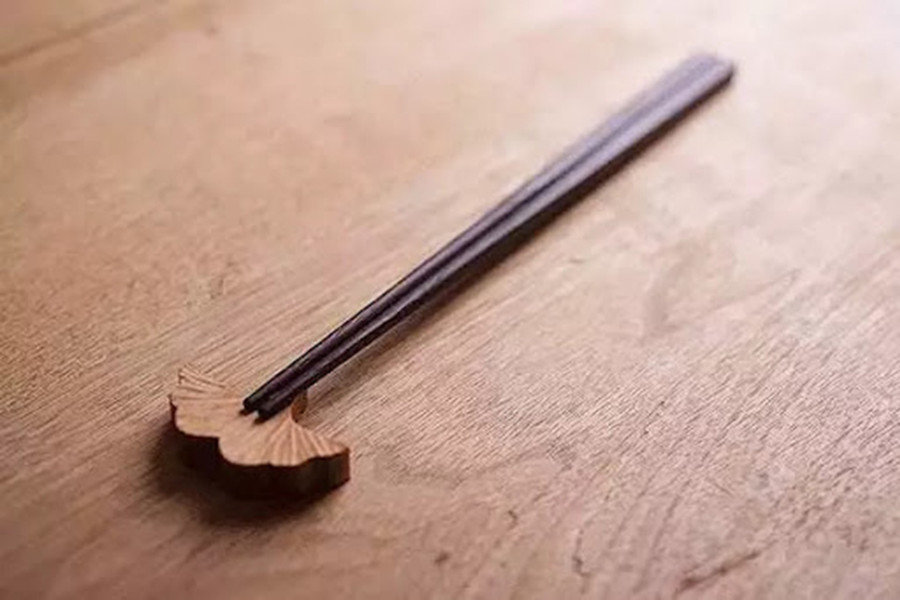 Đũa tre và đũa gỗ được làm từ vật liệu tự nhiên, nếu bảo quản lâu dài hoặc không đúng cách sẽ khiến nấm mốc và vi khuẩn phát triển. (Ảnh: ITN).