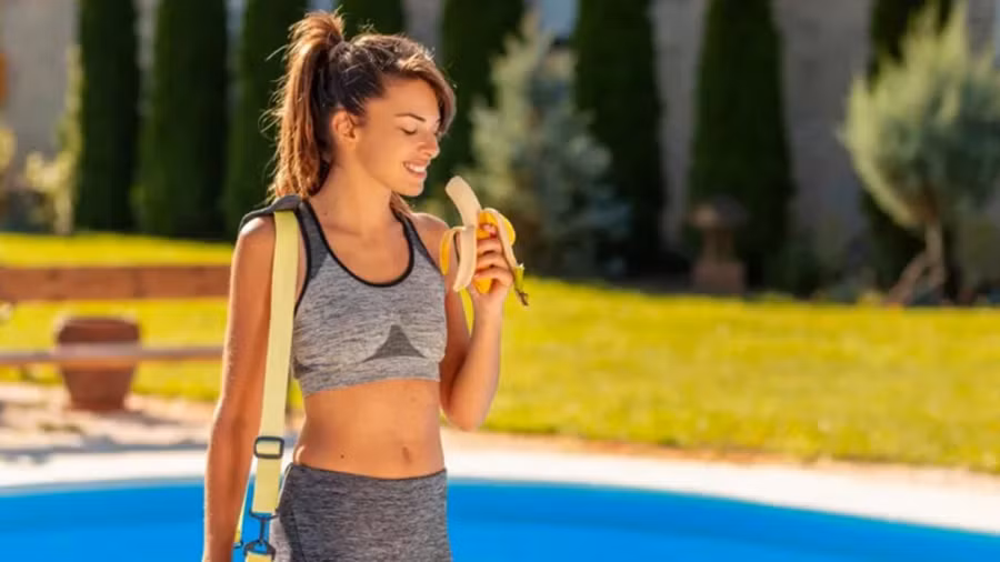 Chuối chứa chất xơ nên nó đóng vai trò quan trọng trong việc kiểm soát cân nặng. (Ảnh: ITN)