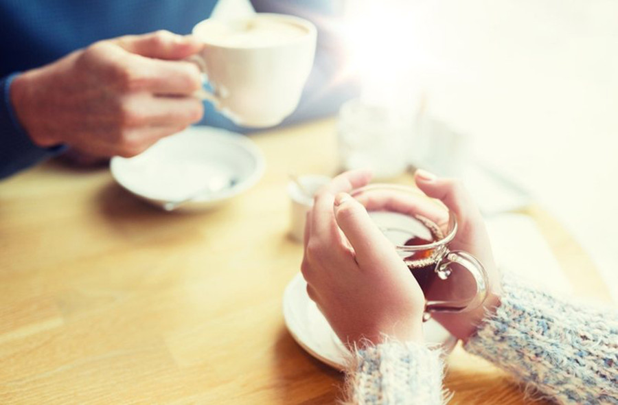Kể quá nhiều về tổn thương của bạn với đối tác có thể làm hỏng cảm xúc và diễn biến của buổi hẹn hò. (Ảnh: ITN). 3-ke-qua-nhieu-ve-ton-thuong.jpg