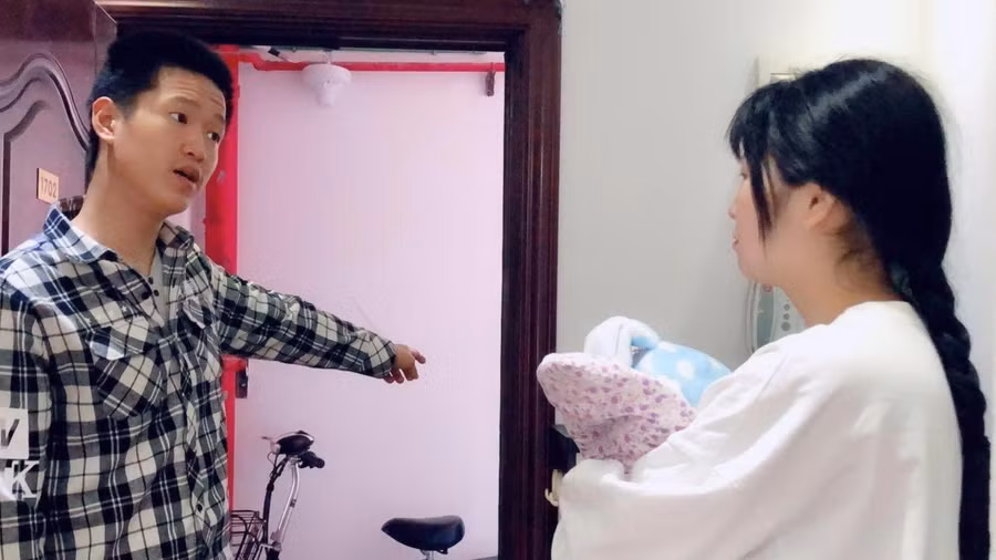 Do vợ chỉ quan tâm đến con cái, lạnh nhạt với chồng, những cảm xúc tiêu cực dần tích tụ. (Ảnh: ITN).