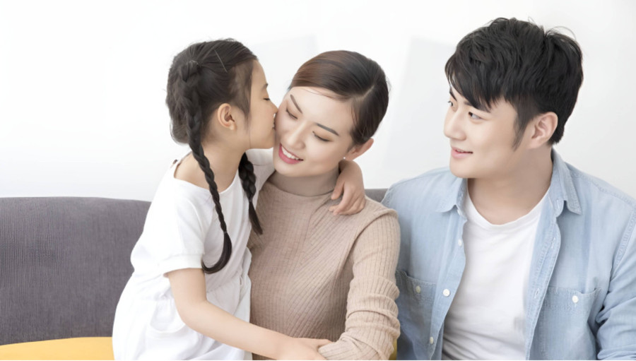 Đối với việc nuôi dạy con gái, giáo dục sớm và hỗ trợ cảm xúc là chìa khóa để xây dựng nền tảng cho sự tự tin và độc lập suốt đời của con. (Ảnh: ITN).