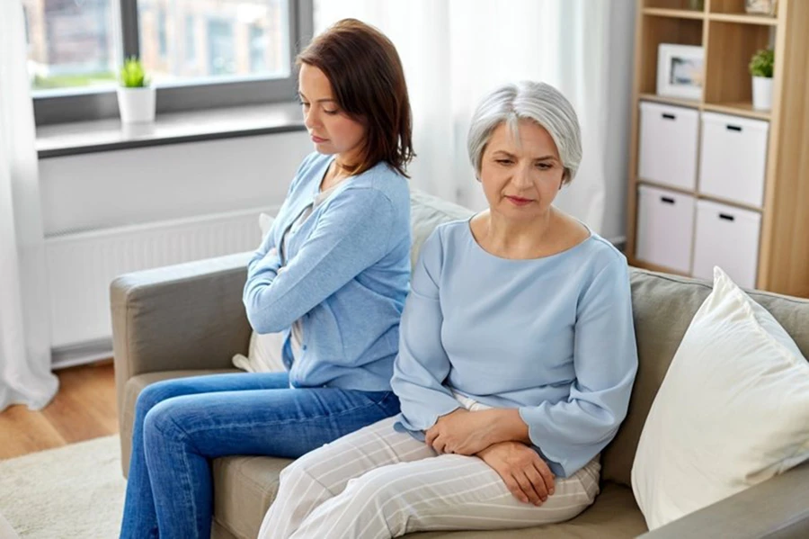 Khác biệt trong thói quen sống dễ gây ra mâu thuẫn giữa mẹ chồng và nàng dâu. (Ảnh: ITN).