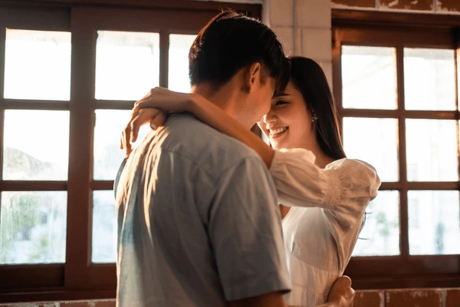 Phụ nữ sẽ trân trọng bạn một cách chân thành nếu cô ấy cảm nhận được sự khích lệ của bạn. (Ảnh: ITN).