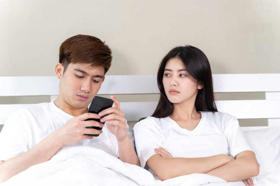 Có người còn cho rằng ngoại tình không hoàn toàn giống với sự phản bội. (Ảnh: ITN). 3-trong-the-gioi-tinh-cam.jpg