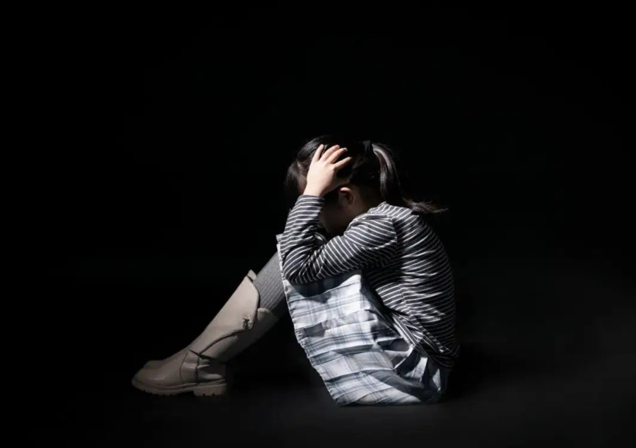 Xung quanh chúng ta có những đứa trẻ sở hữu thế giới nội tâm phong phú nhưng khó có thể diễn đạt một cách thích hợp bằng lời. (Ảnh: ITN).