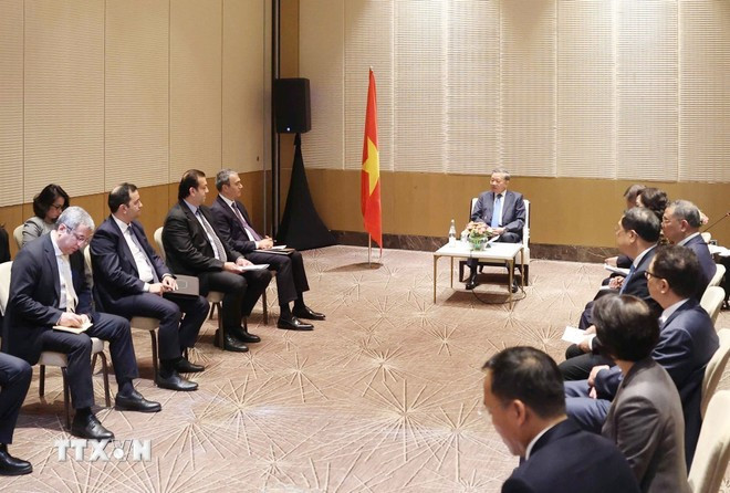 Tổng Bí thư Tô Lâm tiếp lãnh đạo một số doanh nghiệp tiêu biểu của Azerbaijan. (Ảnh: Thống Nhất/TTXVN). Tổng Bí thư Tô Lâm tiếp lãnh đạo một số doanh nghiệp tiêu biểu của Azerbaijan. (Ảnh: Thống Nhất/TTXVN).