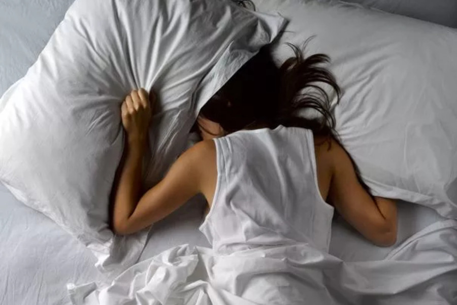 Đối với những người đi làm, mơ thấy rơi xuống hố lớn có thể liên quan đến áp lực trong công việc. (Ảnh: ITN).