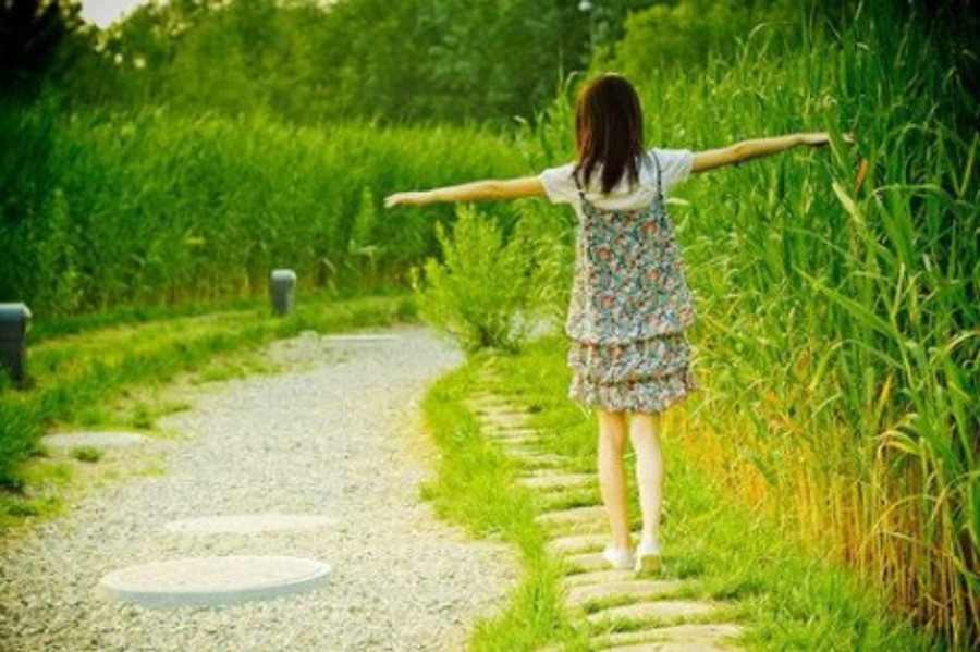 Dù tương lai có thay đổi ra sao, chúng ta vẫn có thể chào đón từng bình minh và hoàng hôn mới bằng một tấm lòng thanh thản. (Ảnh: ITN). 2-du-tuong-lai-co-thay-doi.jpg