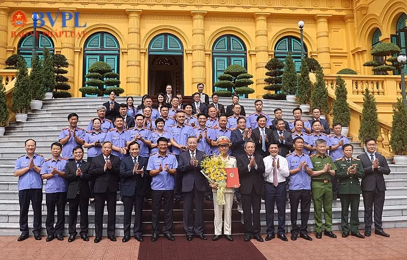 Tổng Bí thư, Chủ tịch nước Tô Lâm với các đại biểu chụp ảnh lưu niệm.