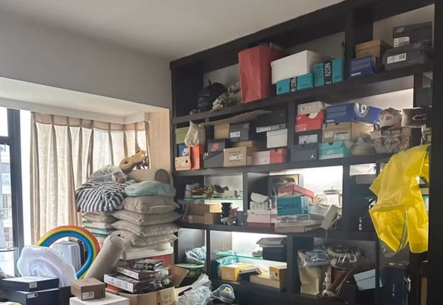 Tích trữ đồ cũ tưởng tiết kiệm nhưng thật ra rất lãng phí không gian và tăng gánh nặng khi dọn dẹp. (Ảnh: ITN)