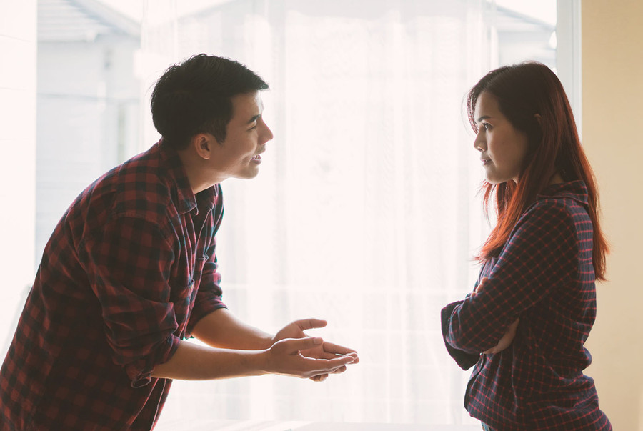 Không muốn bạn gái xuất hiện nơi công cộng và hạn chế quyền tự do cá nhân của cô ấy đều là những hành vi cực đoan. (Ảnh: ITN).