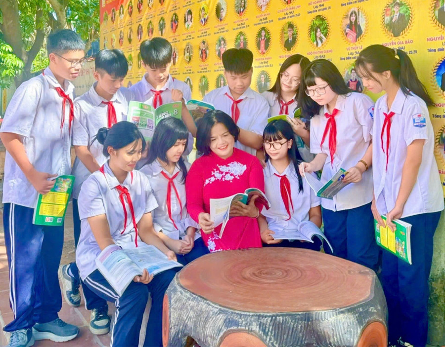 Cô giáo Trần Thị Mai Hương – Giáo viên Ngữ văn trường THCS Mai Động.