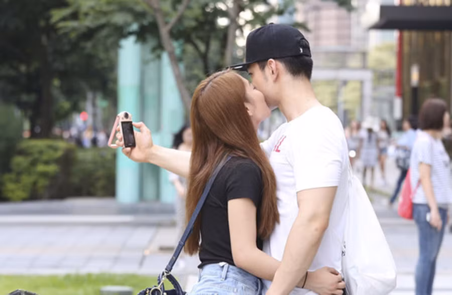 Đừng lên kế hoạch trước cho những bước đi của bạn, vì việc tán tỉnh theo kế hoạch chắc chắn sẽ không hiệu quả. (Ảnh: ITN)