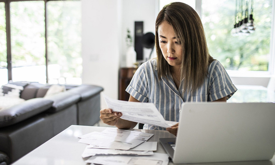 Dù muốn làm tốt công việc, phụ nữ vẫn bị con cái ràng buộc, không thể đạt được kết quả, mất đi nhiều cơ hội phát triển. (Ảnh: ITN). 2-du-muon-lam-tot-cong-viec.jpg