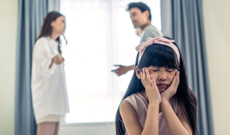 Có những trường hợp cha hoặc mẹ có chủ ý kéo con cái vào tranh chấp để gây áp lực lên phía còn lại, khiến tình hình càng trở nên tồi tệ hơn. (Ảnh: ITN).