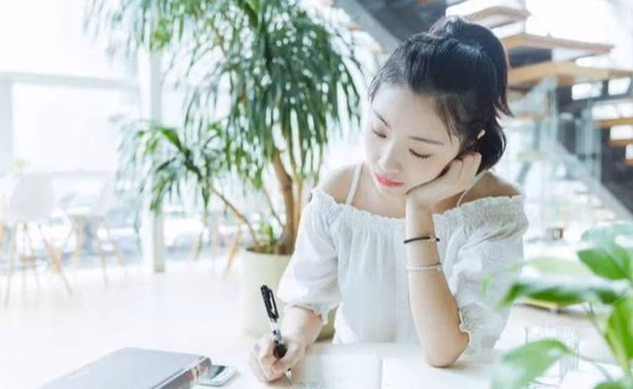 Sức hấp dẫn của người phụ nữ nữ tính không nằm ở vẻ ngoài mà nằm ở khí chất độc đáo họ thể hiện. (Ảnh: ITN).